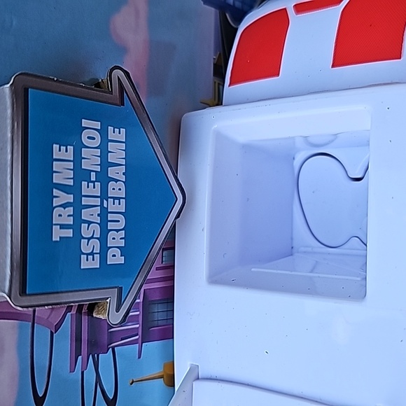 Disney Junior Firebuds Friends Violet and Axl Figure and Ambulance Vehicle Set - Picture 6 of 12